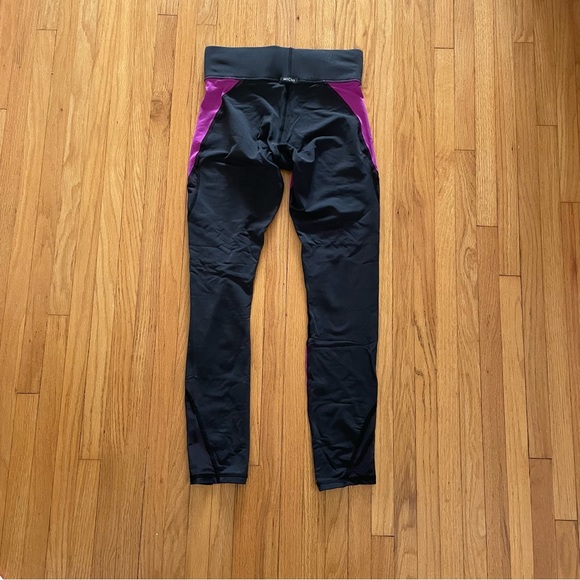 MICHI Hydra Crop Color Block Mesh-Panel Legging - XS - Picture 7 of 9